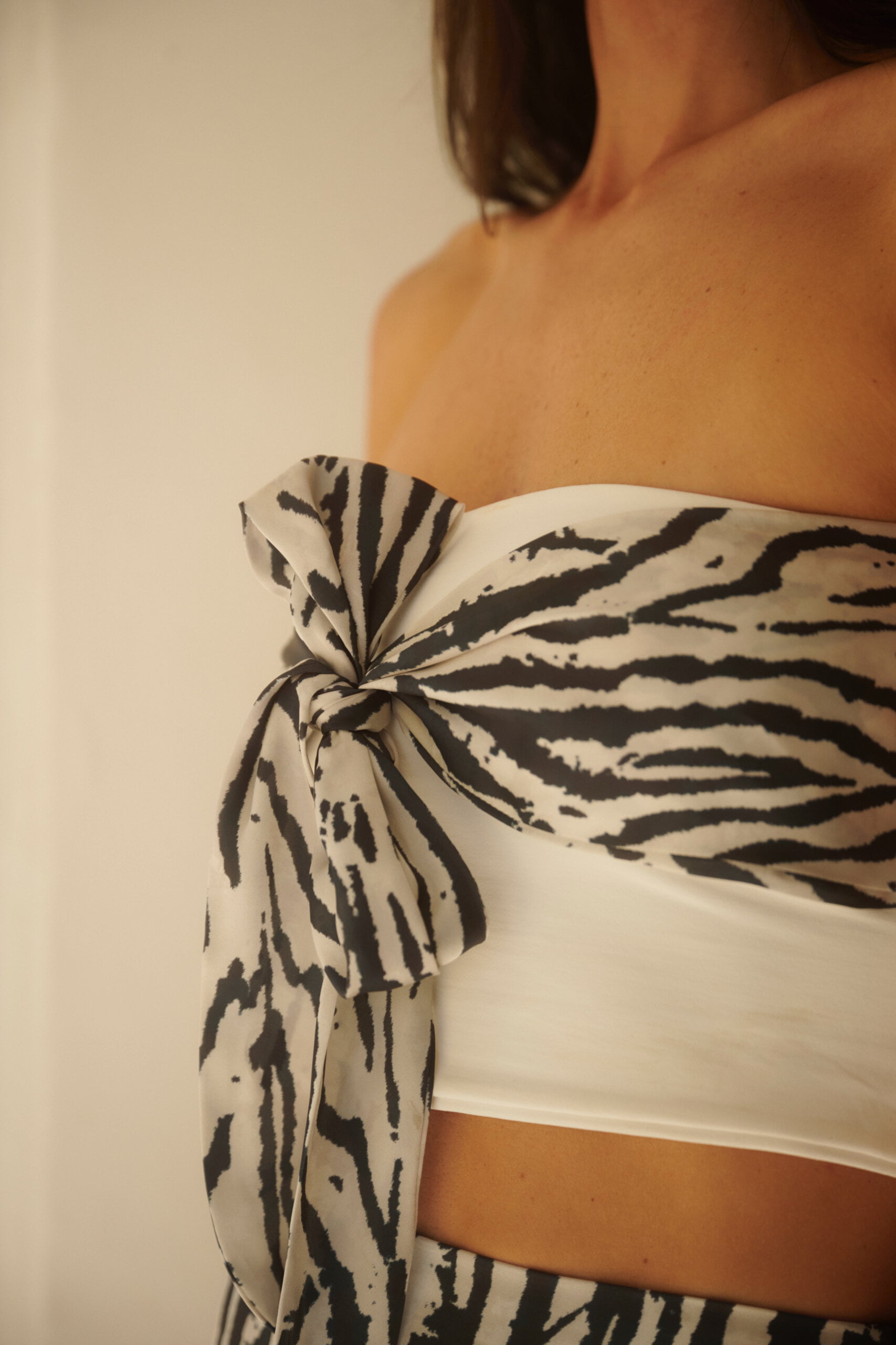 Falda Seda Zebra Magna , perfecto para Conjunto de seda , falda de seda para conjunto de fiesta. combínalo con este top Mossa 